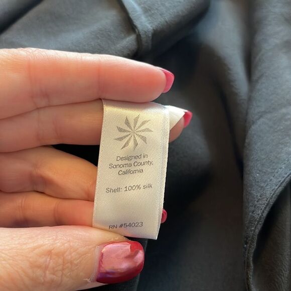 Athleta Washable Silk Side Slit CYA Sleeveless Tank Top Black Small - Picture 4 of 4